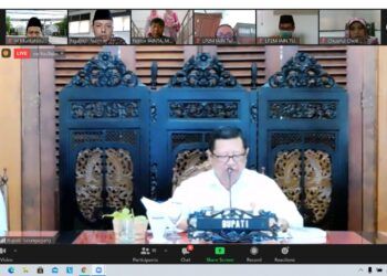 Bupati Tulungagung Martoyo melepas ribuan mahasiswa IAIN Tulungagung untuk melaksanakan KKN virtual dari rumah. (Foto: Dok/Tugu Jatim)