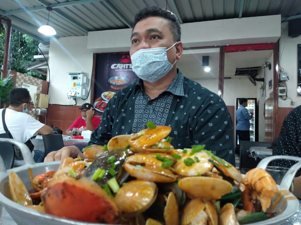 Pengusaha sukses dan pemilik Restoran Seafood Capiting di Surabaya Yudha Setiawan. (Foto:Ben/Tugu Jatim)