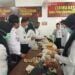 Sebanyak 50 poket kecil isi tembakau diduga narkoba ditemukan di dalam kepalan mendol, makanan khas Malang. Makanan ini akan dikirim ke warga binaan di Lapas Klas I Lowokwaru, Malang. (Foto: Humas Lapas Lowokwaru/Tugu Jatim)