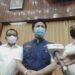 Wakil Gubernur Jawa Timur Emil Dardak diwawancara pasca mengikuti vaksin tahap kedua di Kantor Gubernur Jawa Timur, Surabaya. (Foto: Rangga Aji/Tugu Jatim)