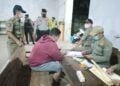 Petugas gabung mendapati 27 pelanggar prokes pada PPKM tahap kedua melalui operasi yustisi di sejumlah warung kopi, kafe, minimarket. (Foto: Humas Polres Tuban/Tugu Jatim)