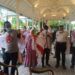 Sebanyak 13 ketua DPC Partai Gerindra di Kabupaten Tuban melepas seragam baju partai sebagai tanda pengunduran diri dari kepengurusan. Mereka mundur sebagai kader karena tidak percaya dengan kepengurusan DPC. (Foto: Dok/Tugu Jatim)