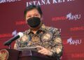 Menko Perekonomian Airlangga Hartarto memberikan keterangan pers usai Rapat Terbatas yang dipimpin oleh Presiden Joko Widodo, di Jakarta, Kamis (21/01/2021). (Foto: Humas Sekretariat Kabinet)