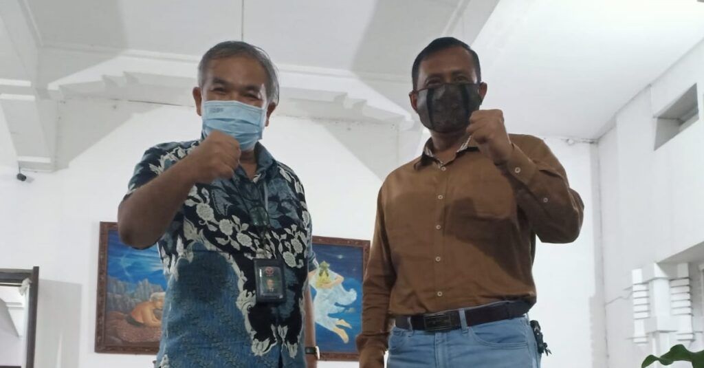 Pakar Komunikasi Dr Aqua Dwipayana bersama Danrem 073/Makutarama Salatiga Kolonel Inf Ari Yulianto.