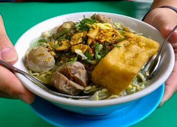 Bakso Sayur dekat Universitas Negeri Malang yang kerap jadi langganan mahasiswa. (Foto: fen/Tugu Malang/Tugu Jatim)