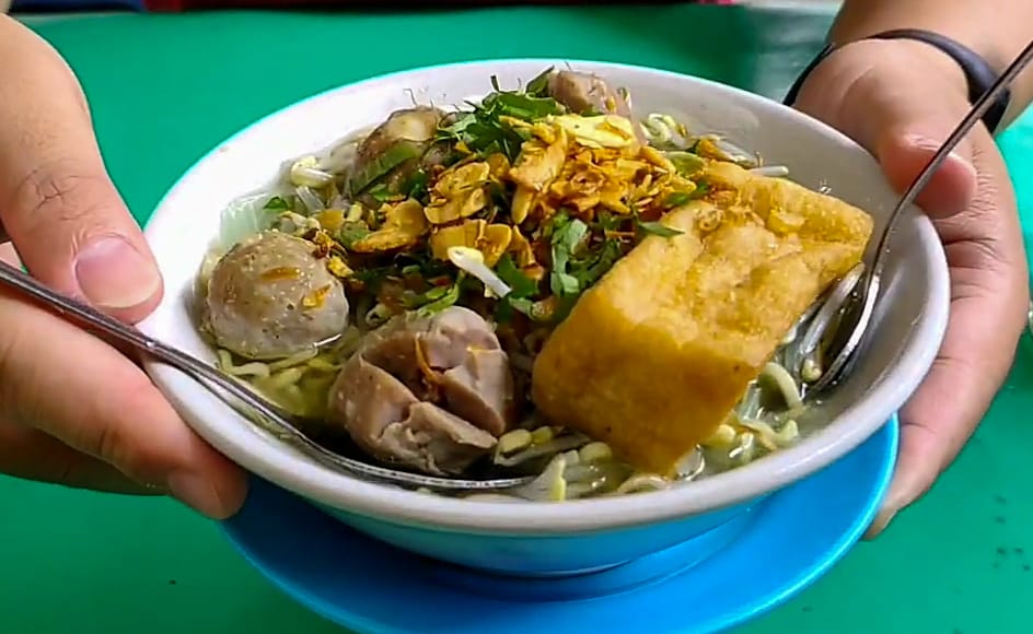 Bakso Sayur dekat Universitas Negeri Malang yang kerap jadi langganan mahasiswa. (Foto: fen/Tugu Malang/Tugu Jatim)