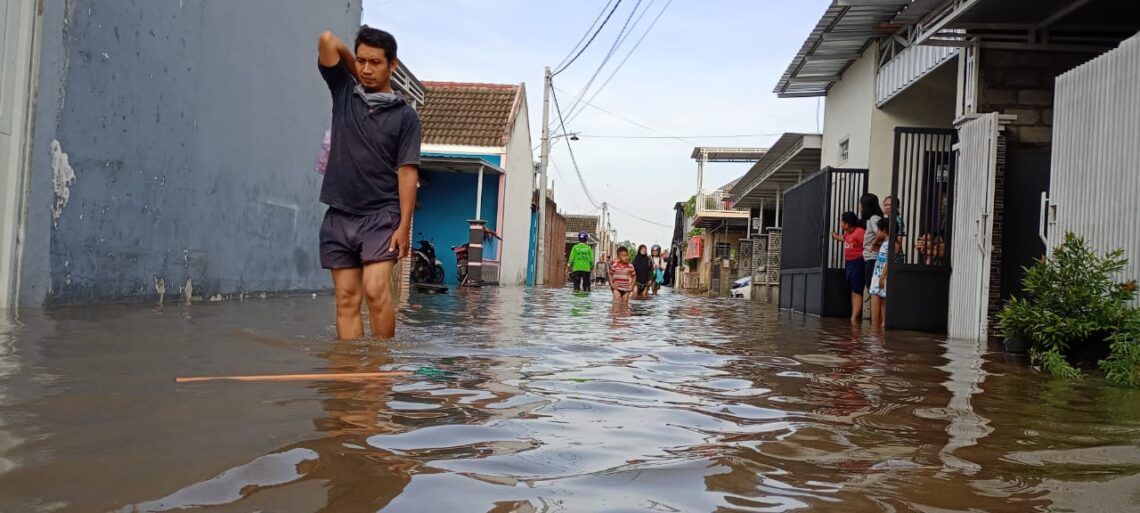 Bencana banjir di Kabupaten Kediri. Total 400 rumah terendam banjir, Kamis (7/1/2021). (Foto: Rino Hayyu/Tugu Jatim)