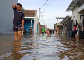 Bencana banjir di Kabupaten Kediri. Total 400 rumah terendam banjir, Kamis (7/1/2021). (Foto: Rino Hayyu/Tugu Jatim)