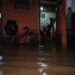 4 Kecamatan di Tuban Terendam Banjir 8 Banjir yang terjadi di Tuban, Jumat (8/1/2021) malam. (Foto: Moch Abdurrochim/gg)