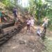 Temuan struktur batu bata yang diduga merupakan saluran air dekat Candi Belahan, Pasuruan. (Foto: YouTube/Arkeovlog Indo)