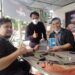 CEO Tugu Media Group, Irham Thoriq; General Manager Tugu Jatim, Bayu Eka Novanta, dan pemilik restoran seafood Capiting, Yudha Setiawan. (Foto: Rangga Aji/Tugu Jatim)