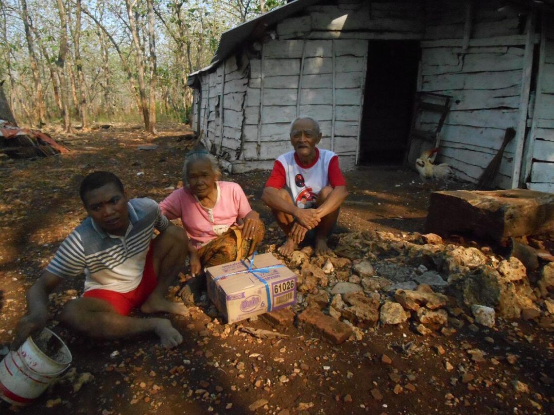 Rumah mbak Sarimin yang dulu terletak di tengah hutan dan tidak memiliki sumber air bersih. (Foto: Dokumen/Sumber Penceng)
