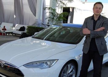 Elon Musk, CEO Tesla dan SpaceX yang menggeser posisi Jeff Bezos sebagai orang terkaya di dunia. (Foto: Creative Common)