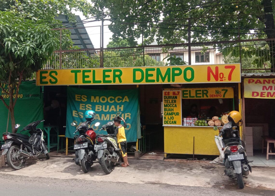 Kedai Es Teler Dempo No 7 yang begitu legendaris di Kota Malang. (Foto: Feni/Tugu Malang/Tugu Jatim)
