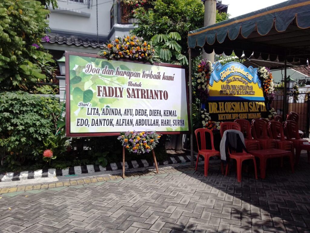 Suasana rumah duka Fadly Satrianto, salah satu korban Sriwijaya Air SJ-182 di Surabaya. (Foto: Rangga Aji/Tugu Jatim)