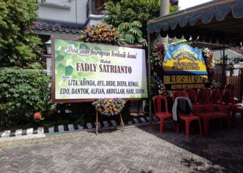 Suasana rumah duka Fadly Satrianto, salah satu korban Sriwijaya Air SJ-182 di Surabaya. (Foto: Rangga Aji/Tugu Jatim)