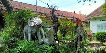 Patung Gajah Bolong yang berada di Bojonegoro dan mengandung nilai sejarah. (Foto: Mila Arinda/Tugu Jatim)