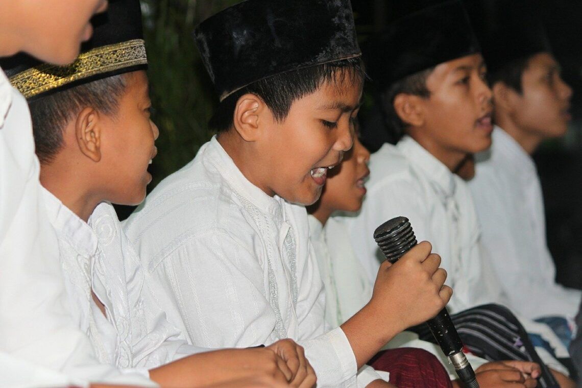 5 Rekomendasi Pondok Pesantren di Jawa Timur 1 Ilustrasi para santri di pondok pesantren. (Foto: Pixabay) rekomendasi pondok pesantren tugu jatim