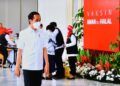 Presiden Jokowi usai menjalani vaksinasi COVID-19. (Foto: Humas Sekretariat Kabinet)
