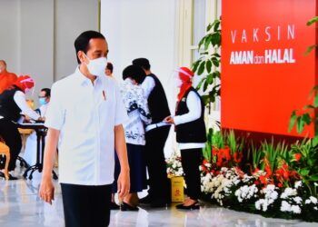 Presiden Jokowi usai menjalani vaksinasi COVID-19. (Foto: Humas Sekretariat Kabinet)