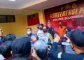 Sesi konferensi pers kasus pencurian kayu atau illegal logging di Polres Bojoneogoro, Selasa (26/1/2021). (Foto: Mila Arinda/Tugu Jatim)
