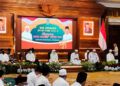 Gubernur Jatim Khofifah Indar Parawansa saat menggelar doa bersama akhir tahun. (Foto: Kominfo Jatim)