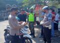 Koramil 0819/12 Purwosari bersama Forkopimka mensosialisasikan PPKM dilakukan di Pasar Baru dan jalan desa Bakalan Kecamatan Purwosari Pasuruan, Jumat (22/01/21). (Foto: Dokumen)