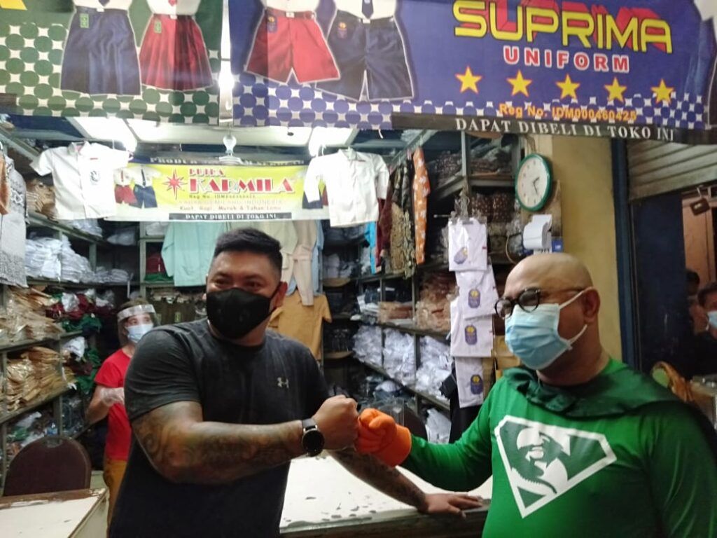 New Man Surabaya, super hero yang jadi ikon protokol kesehatan Kota Surabaya. (Foto: Rangga Aji/Tugu Jatim)