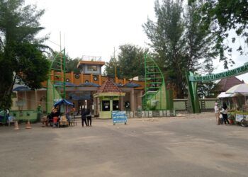 Wisata Pantai Boom, Tuban, salah satu sektor pariwisata di yang sumbang pendapatan Kabupaten Tuban. (Foto: Moch Abdurrochim/Tugu Jatim)