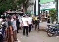 Tangkapan layar video insiden keributan antara pihak keluarga dan petugas pemulasaraan jenazah COVID-19 yang tertukar saat akan dimakamkan. (Foto: Dokumen/Tugu Malang/Tugu Jatim)