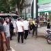 Tangkapan layar video insiden keributan antara pihak keluarga dan petugas pemulasaraan jenazah COVID-19 yang tertukar saat akan dimakamkan. (Foto: Dokumen/Tugu Malang/Tugu Jatim)