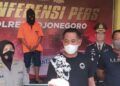 Mempelai pria pengantin baru di Bojonegoro yang ditetapkan tersangka karena dianggap menghasut dan mengundang massa saat pandemi COVID-19. (Foto: Mila Arinda/Tugu Jatim)