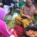Ilustrasi penjual cabai yang semakin mahal di pasaran. (Foto: Moch Abdurrochim/Tugu Jatim)