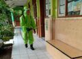 Penyemprotan cairan disinfektan di sekolah-sekolah di Bojonegoro. (Foto: Humas Pemkab Bojonegoro)