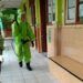 Penyemprotan cairan disinfektan di sekolah-sekolah di Bojonegoro. (Foto: Humas Pemkab Bojonegoro)