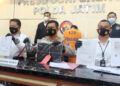 Rilis kasus pemalsuan hasil rapid test antigen palsu. (Foto: Dokumen/Polda Jatim)