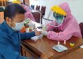 Rapid test yang digelar KPU Tuban. (Foto: Moch Abdurrochim/Tugu Jatim)