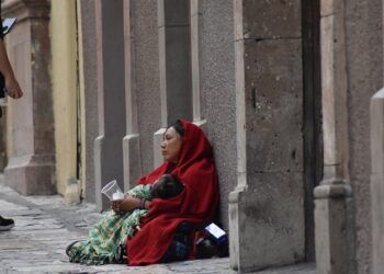 Rajin sedekah merupakan salah satu amalan yang bisa membuat jalan rezeki seseorang dilapangkan. (Foto: Pixabay)