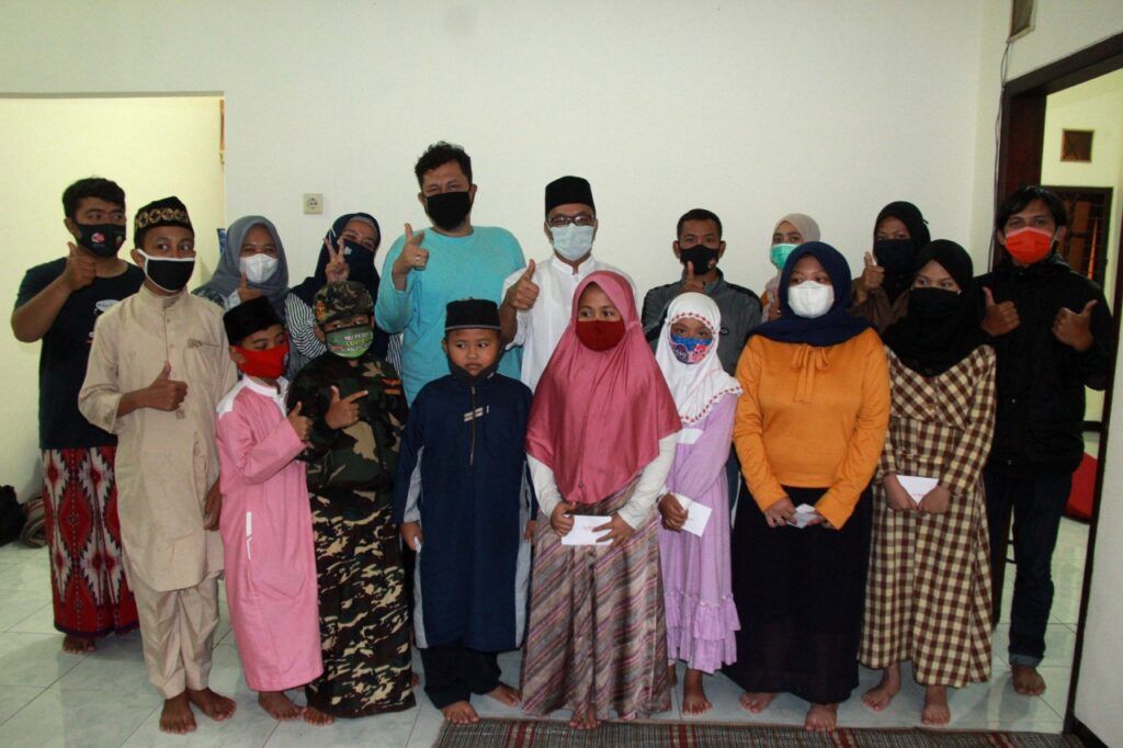 Suasana santunan kepada anak yatim piatu di kantor Tugu Media Group, di Kota Malang. (Foto: Ben/Tugu Jatim)