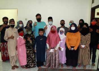 Tahun Baru Tempati Kantor Baru, Tugu Media Group Bersyukur dengan Doa Bersama dan Santunan 10 Suasana santunan kepada anak yatim piatu di kantor Tugu Media Group, di Kota Malang. (Foto: Ben/Tugu Jatim)