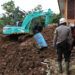 Cara Menghadapi Bencana Tanah Longsor 9 Ilustrasi bencana tanah longsor yang terjadi di Sumedang. (Foto: BNPB)