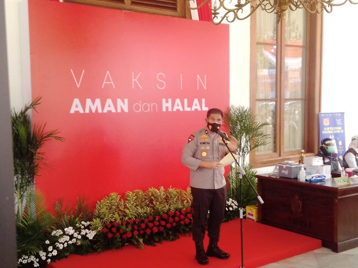 Wakapolda Jatim: Vaksinasi Merupakan Ikhtiar agar Terhindar dari COVID-19 1 Wakapolda Jatim Brigjen Pol Drs. Slamet Hadi Supraptoyo. (Foto: Rangga Aji/Tugu Jatim)