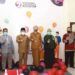 HUT Ke-2 tugumalang.id Jadi Bukti Kekuatan Silaturahim 12 Penulis, Pakar Komunikasi dan Motivator Nasional Dr Aqua Dwipayana,(tiga dari kanan), saat hadir di acara ultah kedua tugumalang.id. (Foto: Dok/Tugu Jatim)