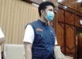 Wakil Gubernur Jawa Timur Emil Elestianto Dardak sedang diwawancarai di Kantor Gubernur, Jalan Pahlawan 110 Surabaya, soal perkembangan UMKM di Jatim. (Foto: Rangga Aji/Tugu Jatim)