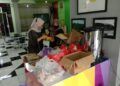 Perpustakaan Umum Kota Malang melaksanakan program Sedekah Jumat bagi pustakawan atau masyarakat yang berkunjung. (Foto: Feni Yusnia/Tugu Jatim)