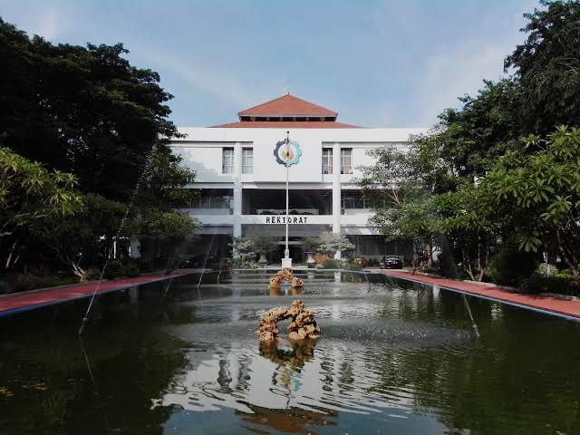 Gedung rektorat kampus ITS, Surabaya. (Foto: Dokumen ITS) kampus terbaik di jawa timurtugu jatim