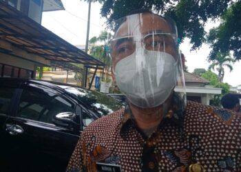 Kepala BKPSDM Nurman Ramdansyah memberikan keterangan akan tetap menerapkan work from home sebesar 50 persen setelah PPKM selesai. (Foto: Rap/Tugu Jatim)