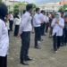 Gubernur Jatim Khofifah: Ingin CPNS Sebarkan Virus Inovasi dan Virus Produktif di Tengah Pandemi Covid-19 8 Gubernur Jawa Timur Khofifah Indar Parawansa didampingi Wakil Gubernur (Wagub) Jatim Emil Elestianto Dardak serta Sekretaris Daerah (Sekda) Pemprov Jatim memberi selamat pada CPNS 2019 usai melaksanakan apel bersama di tengah pandemi Covid-19. (Foto: Pemprov Jatim/Tugu Jatim)