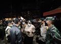 Penindakan Pemkot Malang terhadap kafe yang bandel buka di jam malam di atas pukul 20.00 WIB tanpa kaidah prokes selama masa PPKM. (Foto: Azmy/Tugu Jatim)