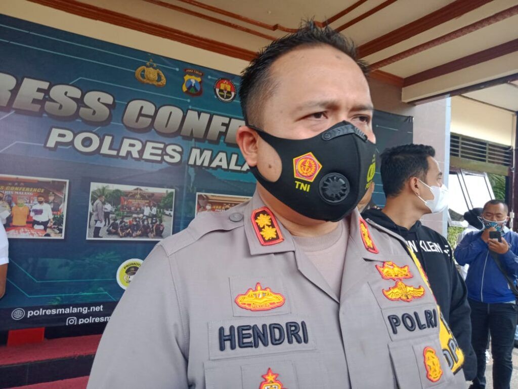 Kapolres Malang AKBP Hendri Umar memastikan jika dentuman yang terjadi di Malang Raya pada Rabu dini hari (03/02/2021) itu bukanlah suara gunung meletus maupun latihan militer. (Foto:Rap/Tugu Jatim)